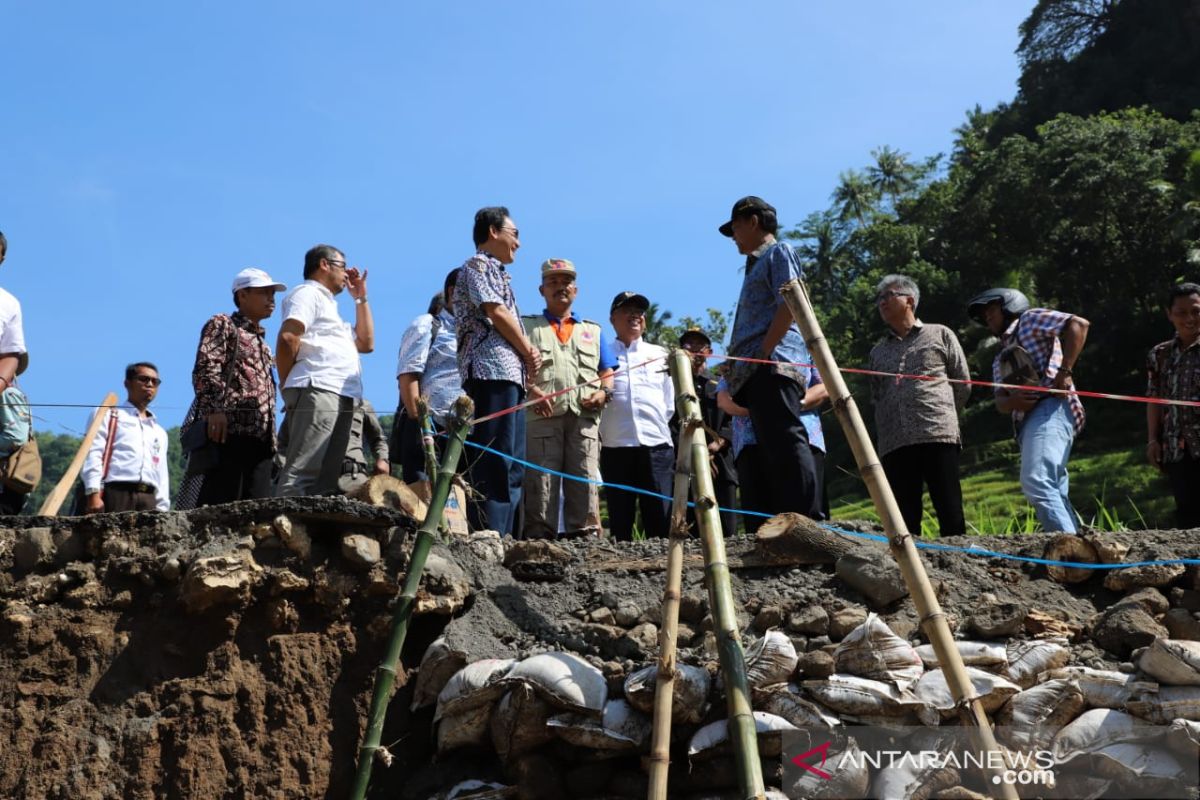 Bantul siapkan kajian teknis penanganan jalan putus akibat banjir