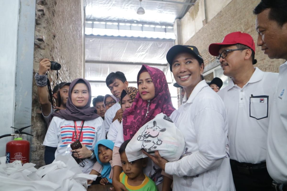 BUMN berbagi pangan murah untuk masyarakat Brebes