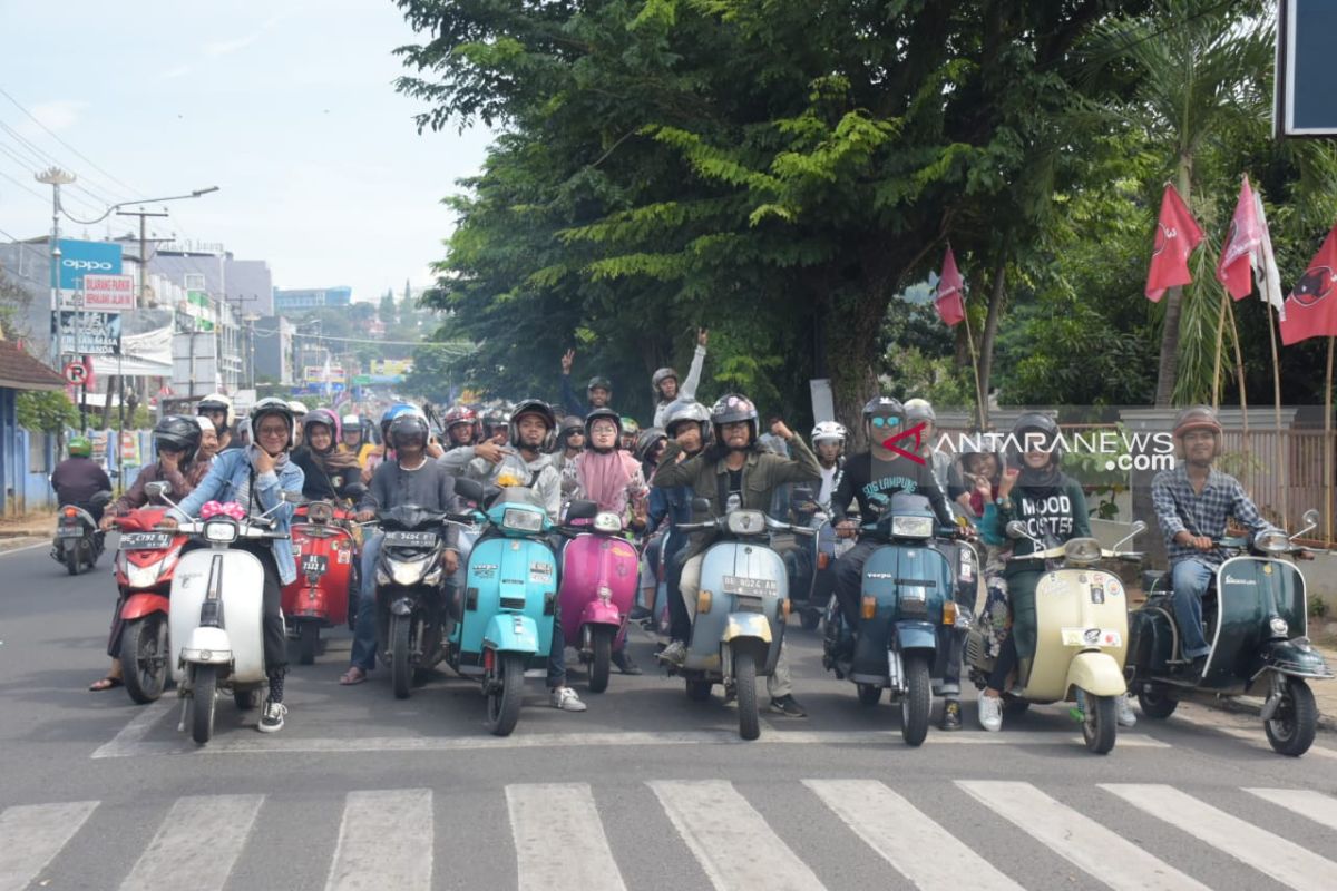 Komunitas Vespa ajak pengendara jaga keselamatan di jalan raya