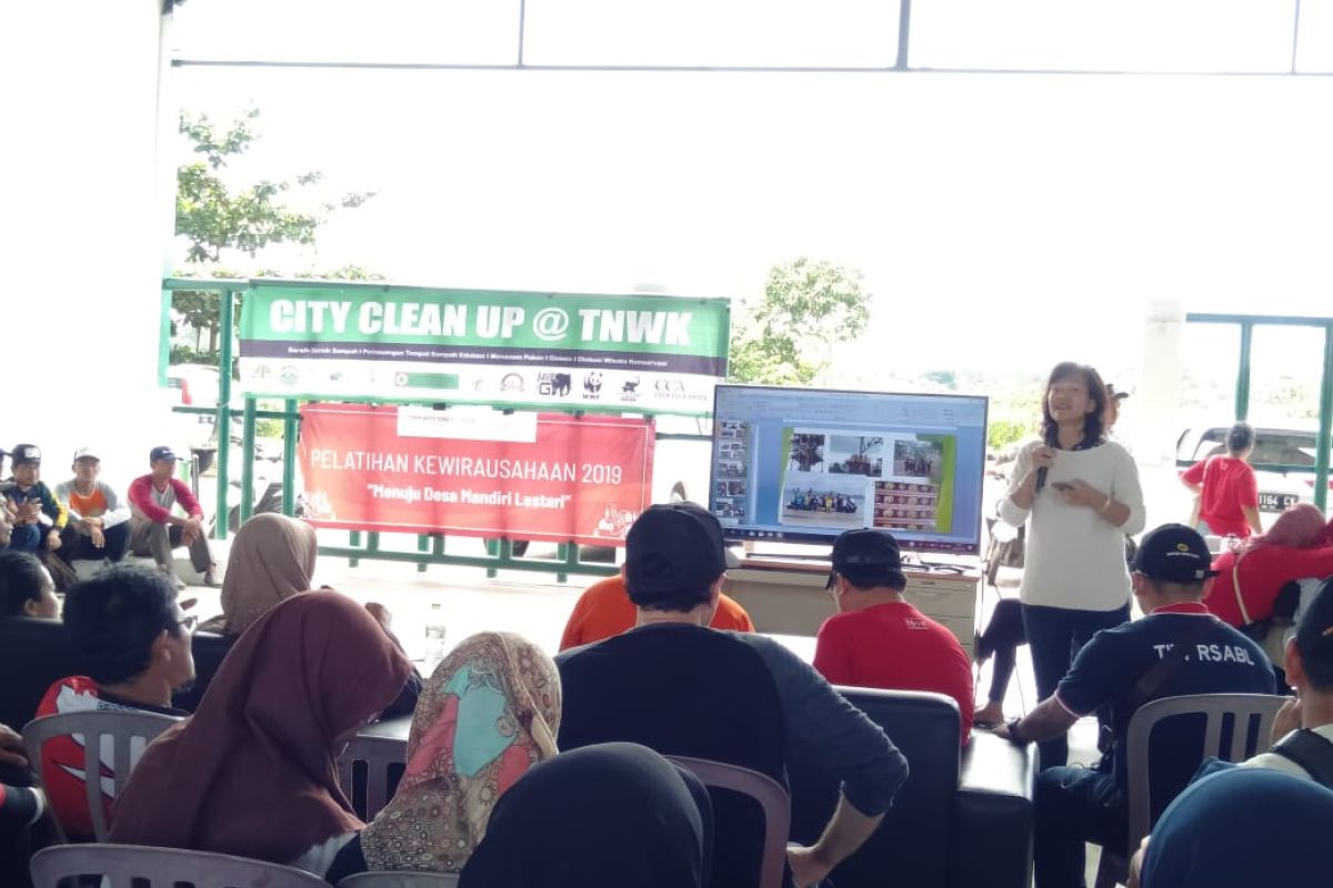 Aksi City Clean Up @ TNWK oleh Forum CSR Lampung
