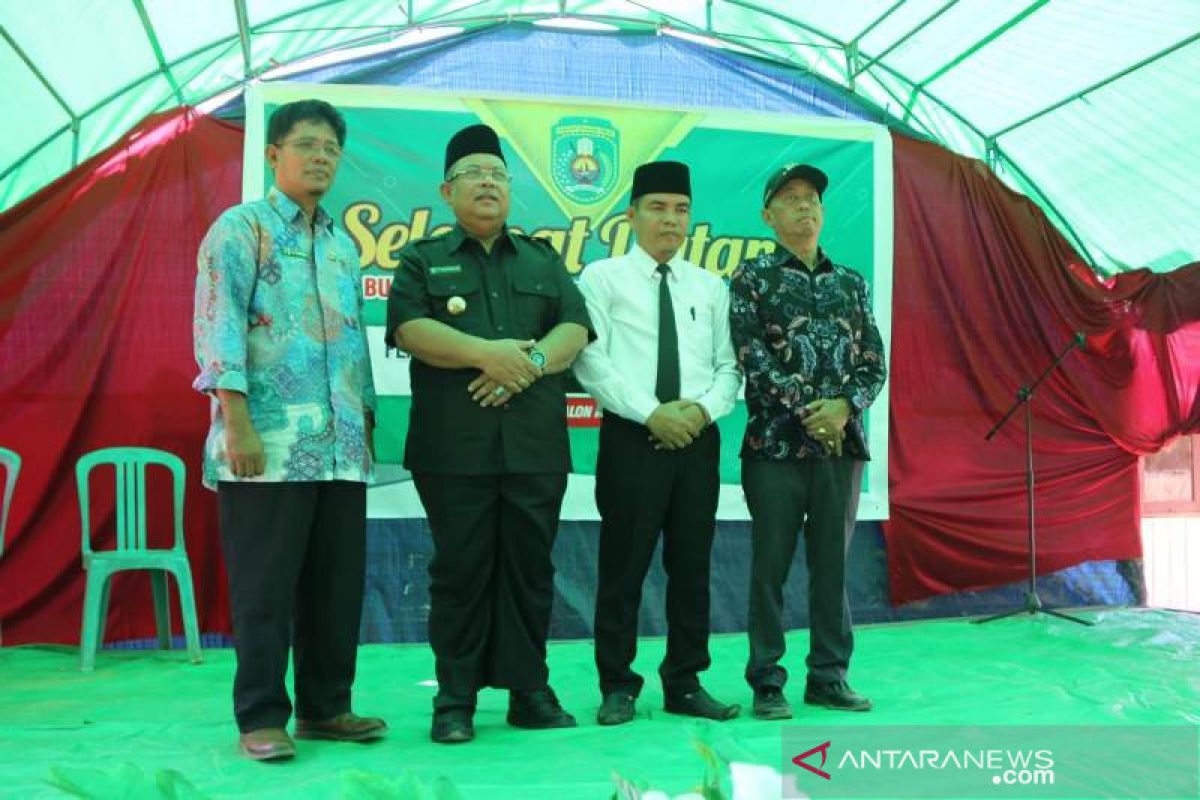 Bupati Kukuhkan Asdiansyah Jadi Pj Kades Tepian Madani