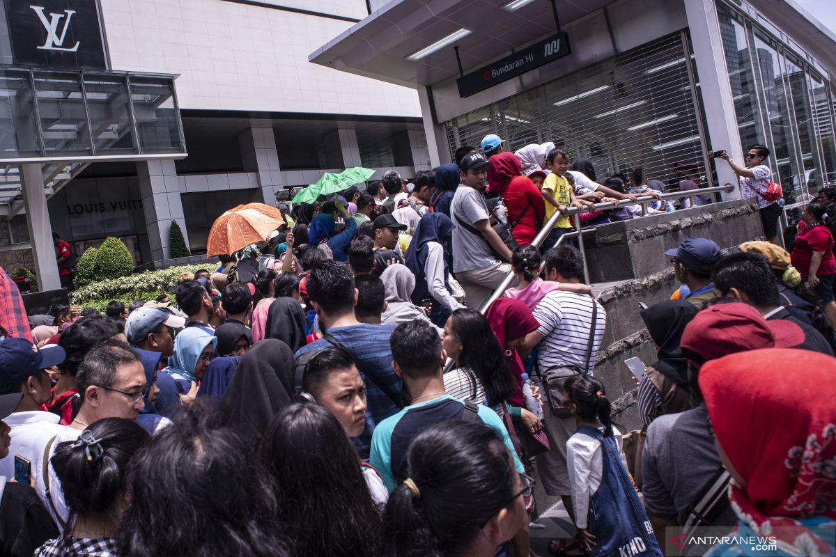 Profesor Liddle pun ingin nikmati MRT Jakarta