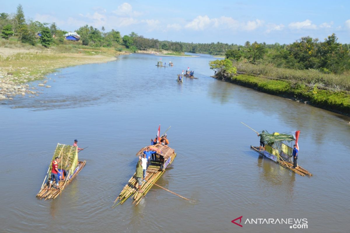 Arung Rakit Bone Bolango Pikat Wisatawan