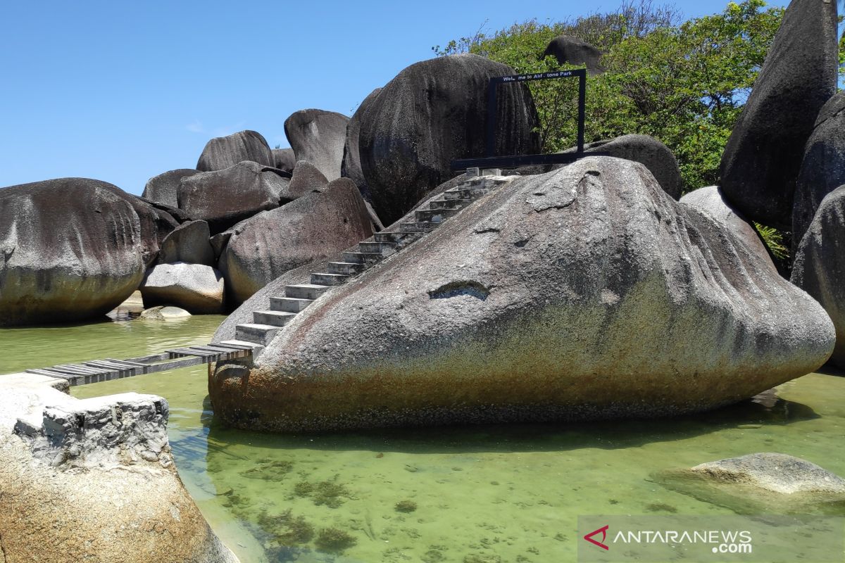 Alif Stone Park, pesona pantai berbatu di Natuna