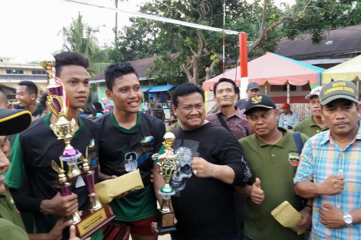 Bupati Labura beri bonus kepada juara bola voli