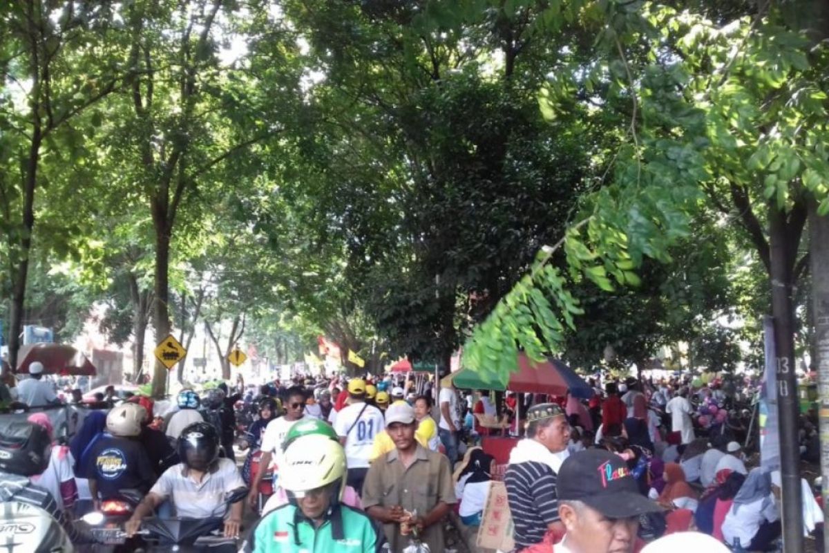 Warga Banten sambut Jokowi di Stadion Maulana Yusuf Serang