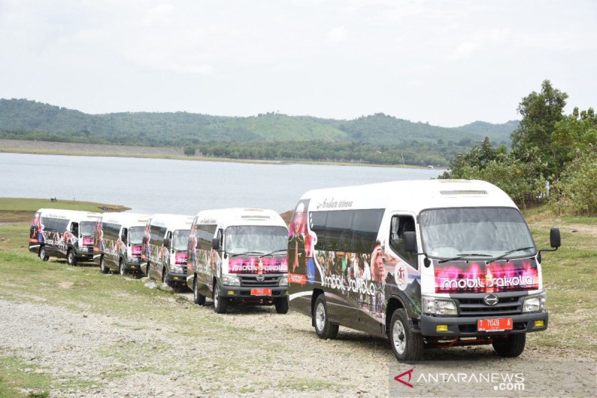 Pelajar di perdesaan Purwakarta-Jabar disediakan bus mikro