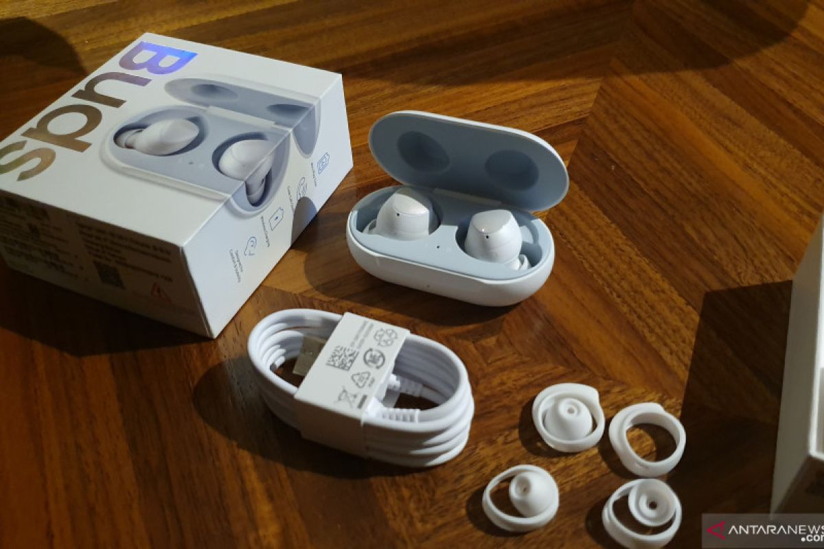 'Unboxing' Samsung Galaxy Buds