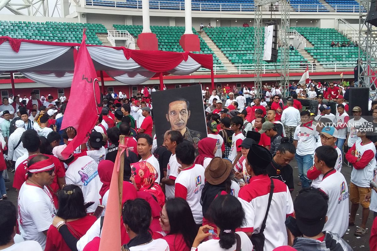 Ribuan pendukung Jokowi-Ma'ruf padati Stadion Jember Sport Garden (Video)