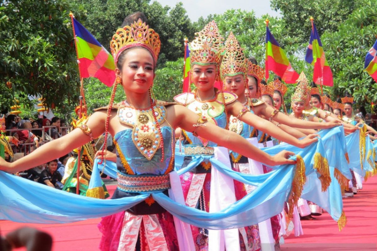 Tari Cerita Panji di Kabupaten Kediri-Jatim dimeriahkan ribuan penari