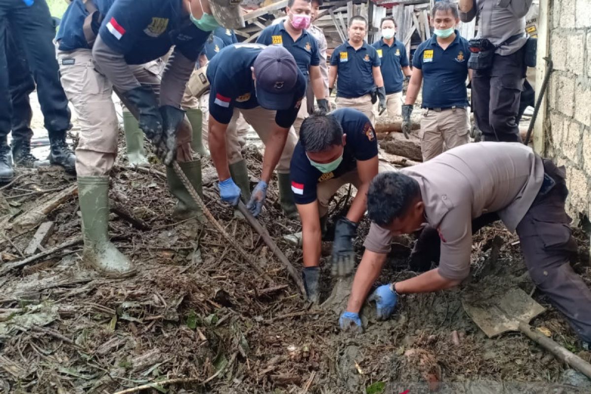 20 Jenazah korban banjir Sentani dimakamkan massal