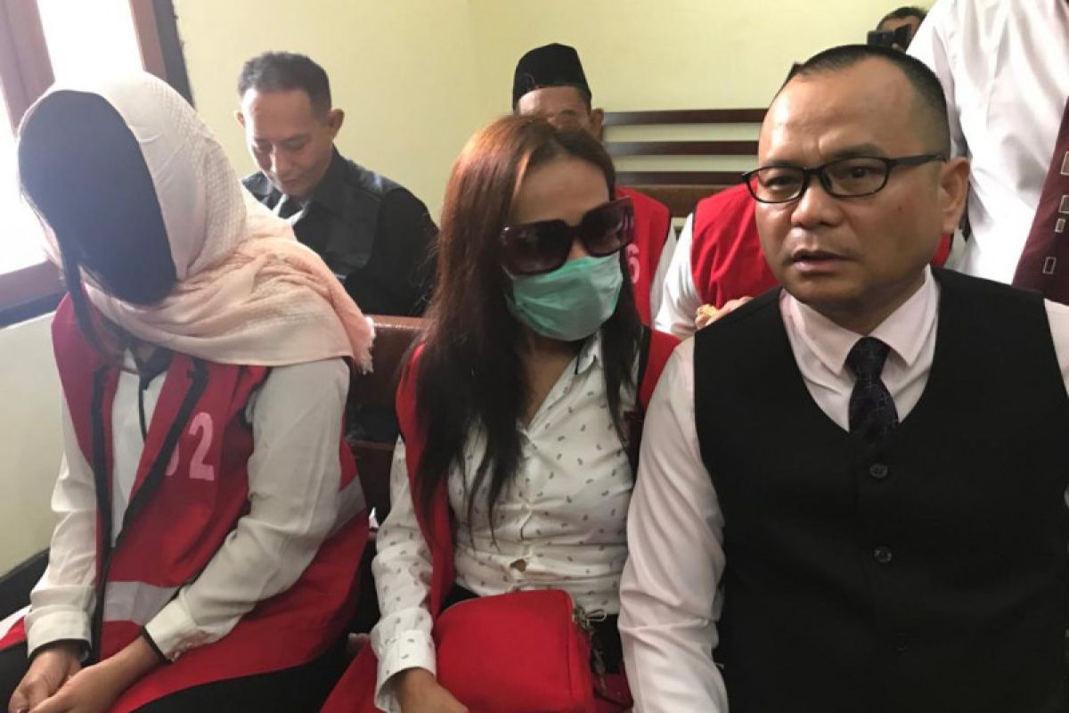 Dua Muncikari Artis Vanessa Angel Jalani Sidang Perdana