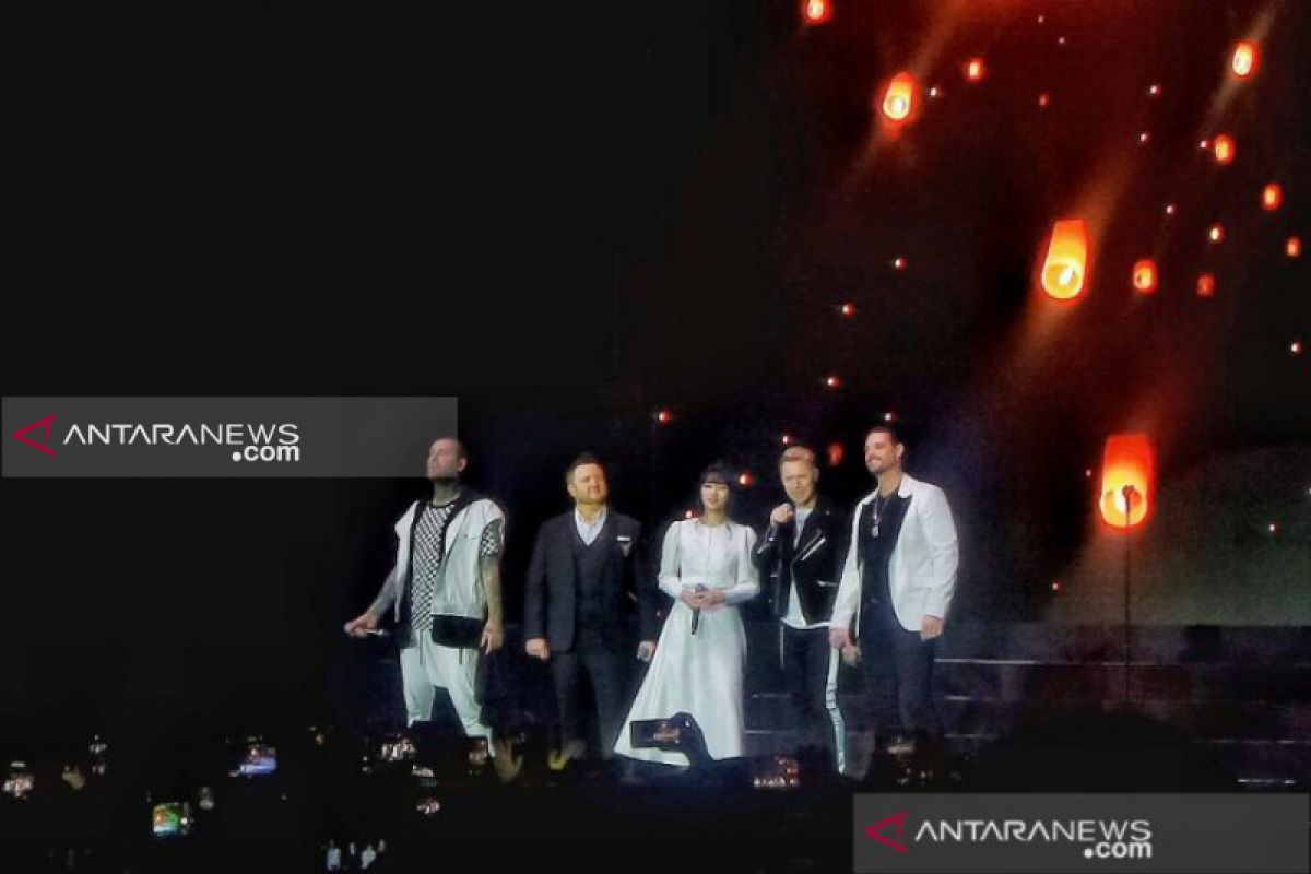 Boyzone ajak Isyana Sarasvati nyanyikan 