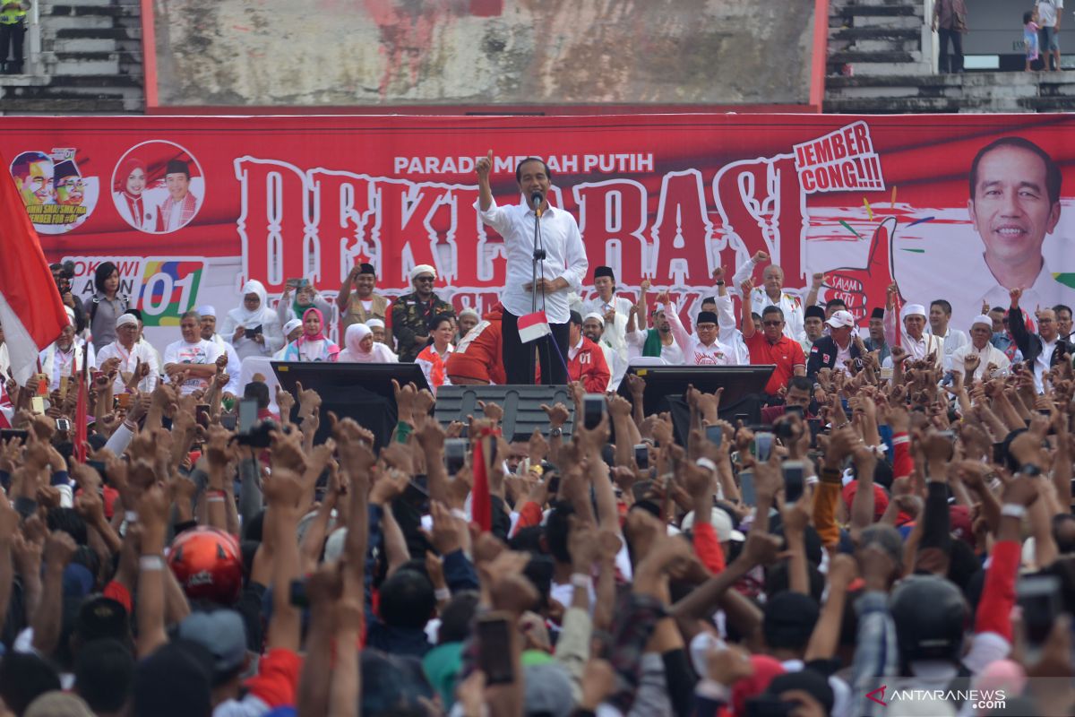 Ribuan pendukung Jokowi-Ma'ruf padati Stadion JSG Jember