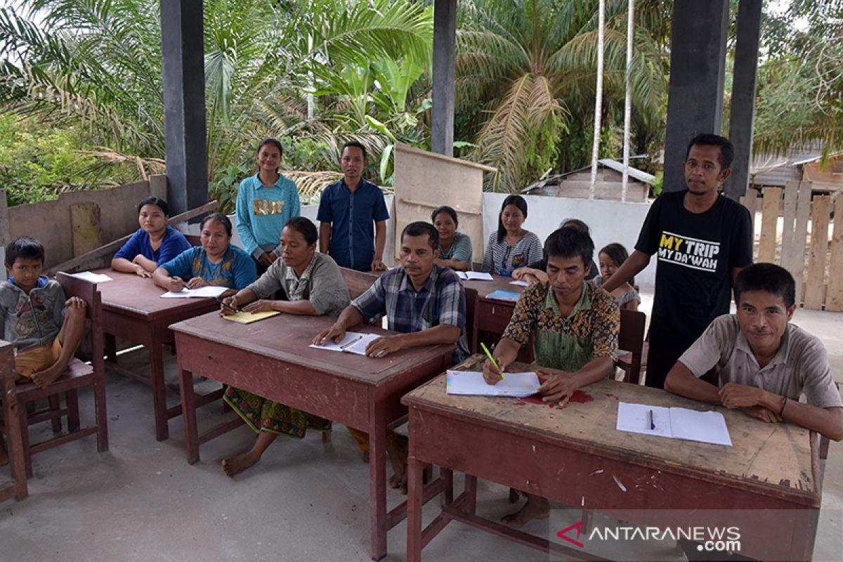 SD Plus untuk Suku Talang Mamak belajar membaca