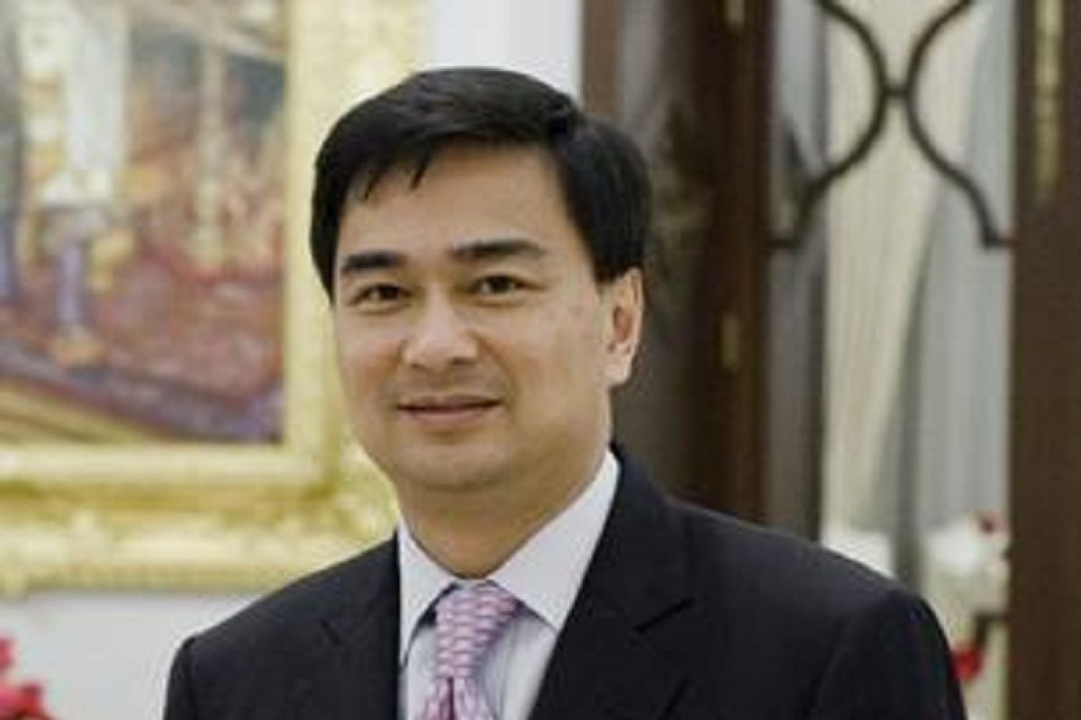 Partainya kalah dalam pemilu, mantan PM Abhisit mundur