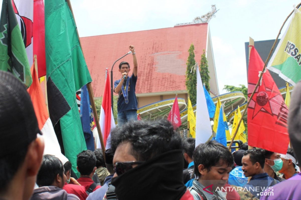 Mahasiswa Samarinda Demo Tolak Pembangunan  Pabrik Semen