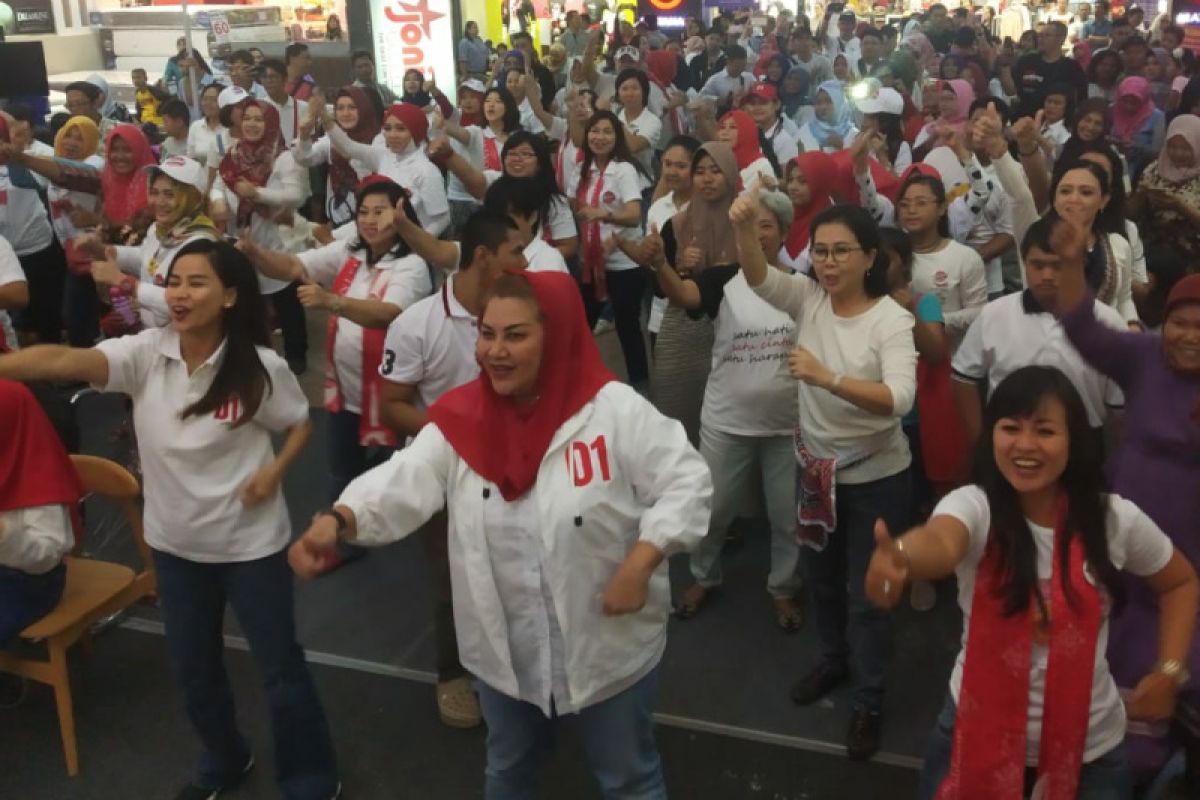 Pertiwi Semarang kampanyekan Jokowi-Amin dengan "flash mob"