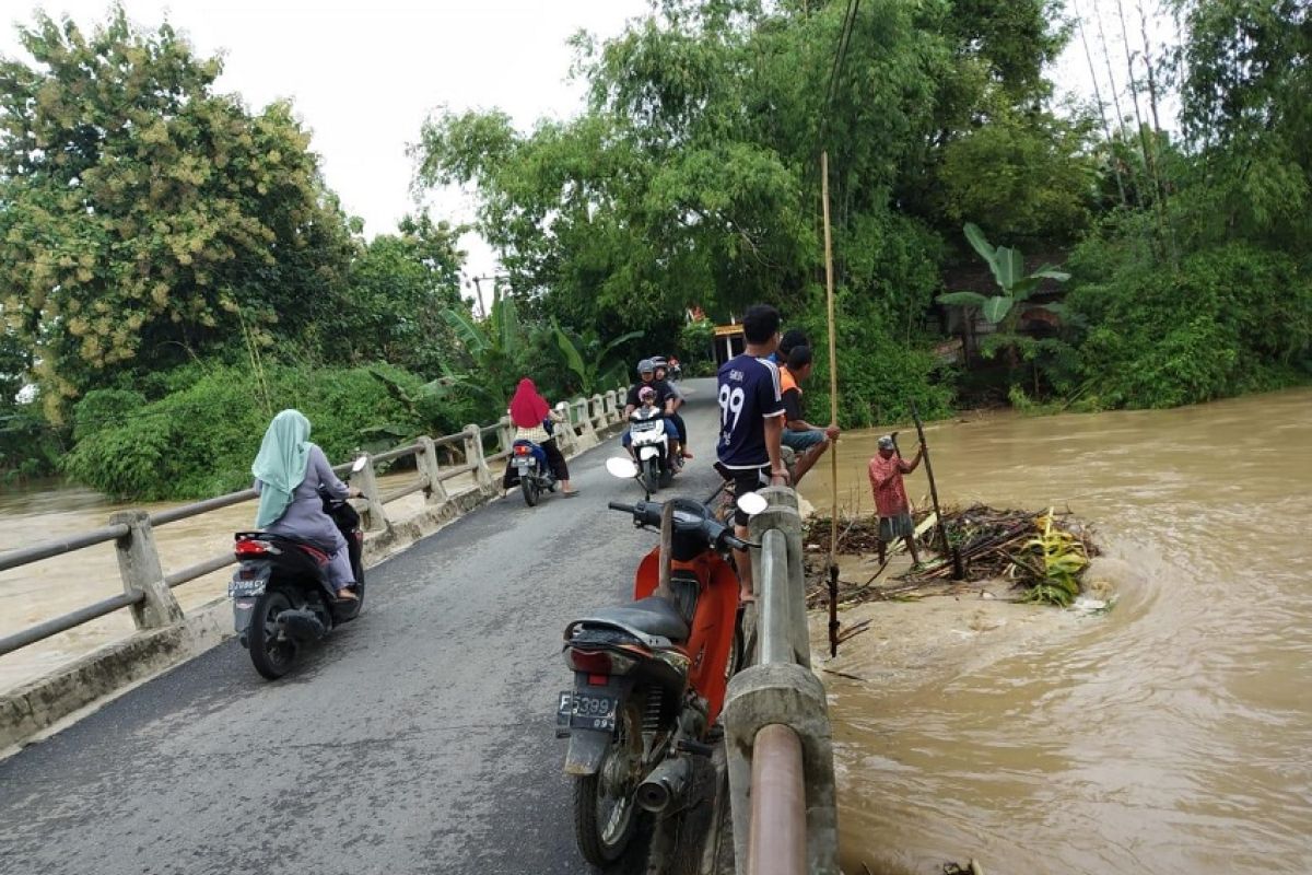 Waspada hadapi banjir di Bojonegoro masih diberlakukan