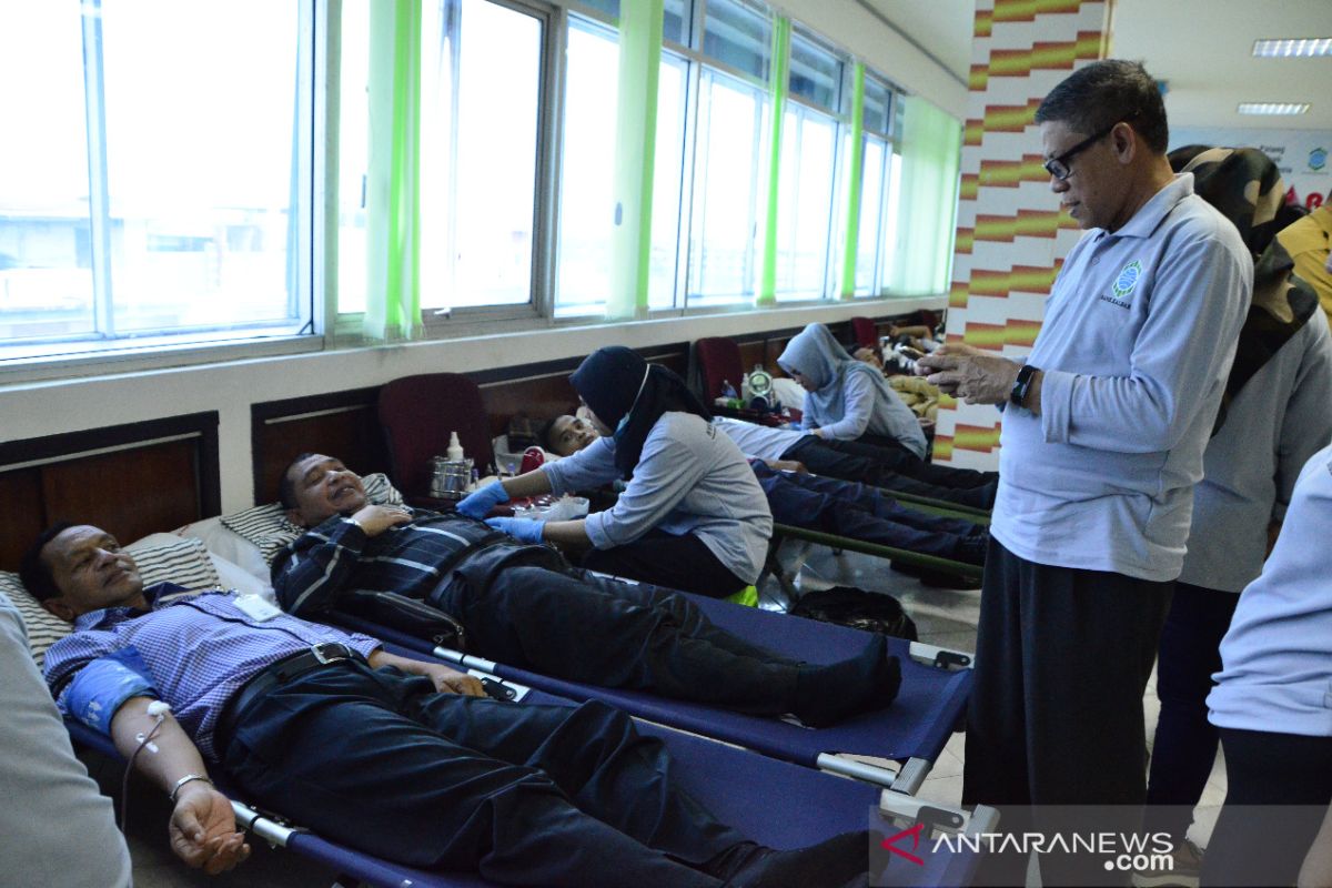HUT ke-55 Bank Kalbar peduli kemanusiaan gelar donor darah