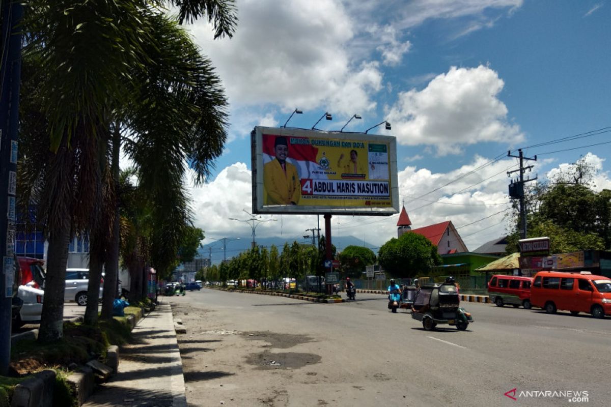 APK Caleg di Padangsidimpuan langgar aturan