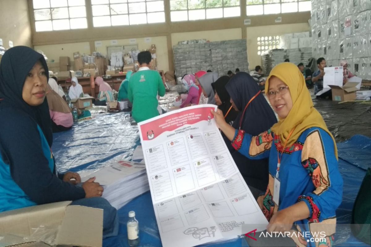 KPU Gunung Kidul masih lakukan pelipatan surat suara