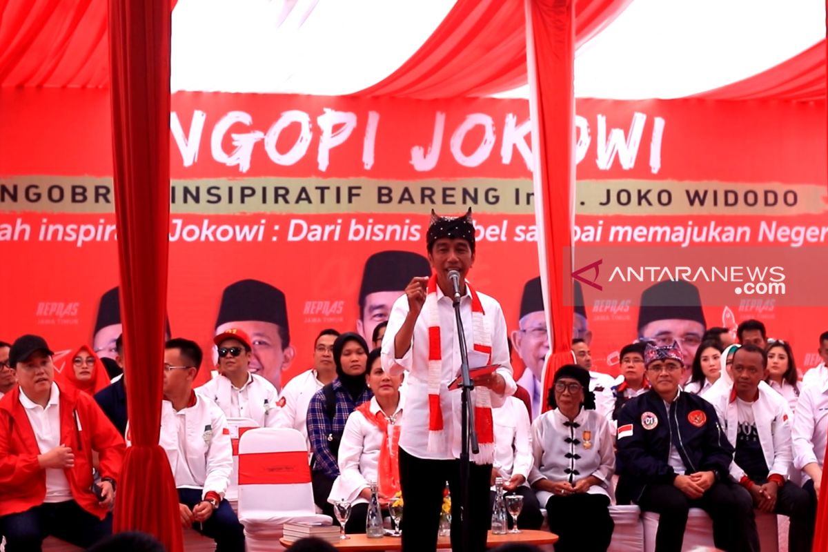 Warga Blambangan Sambut Jokowi