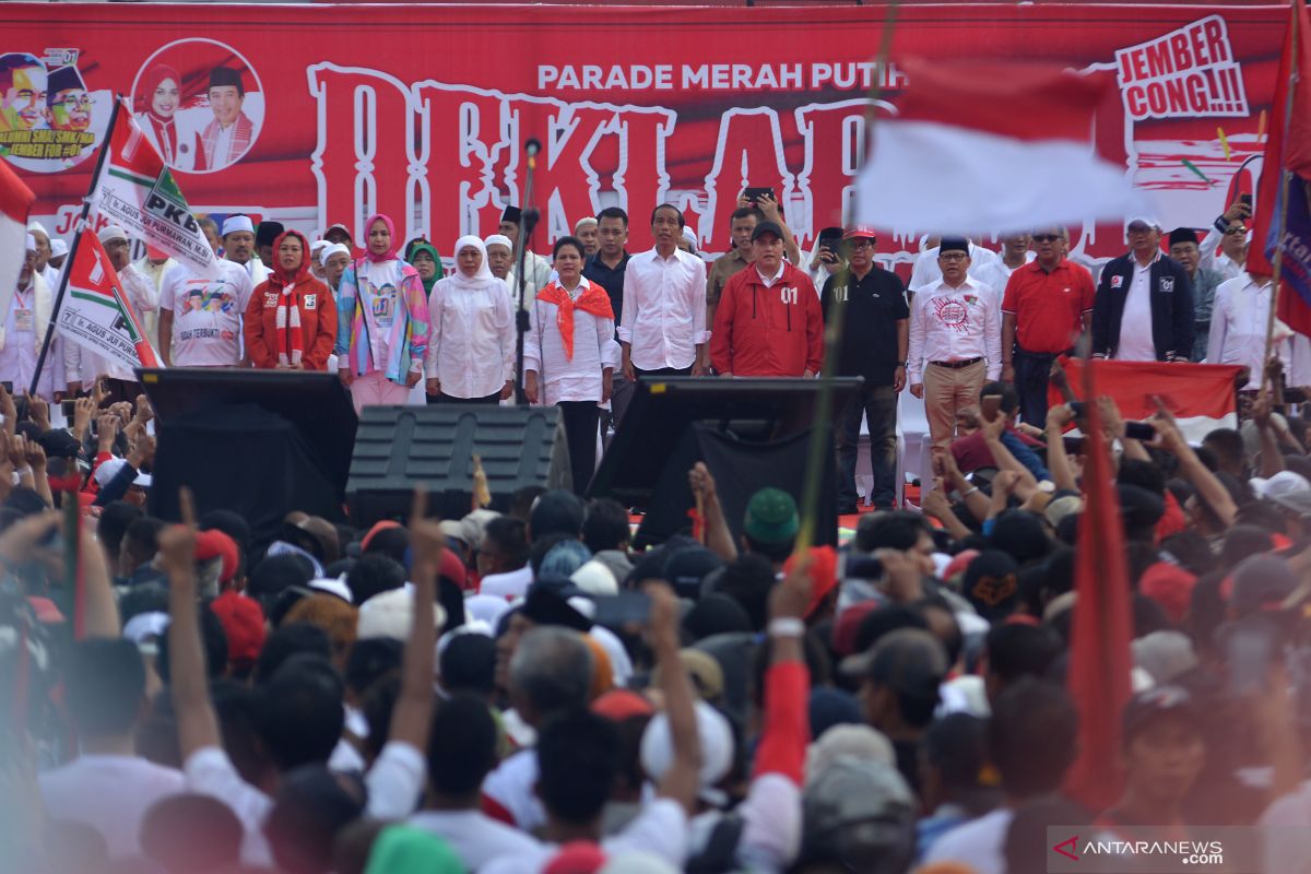 Jokowi minta warga Jember perangi hoaks