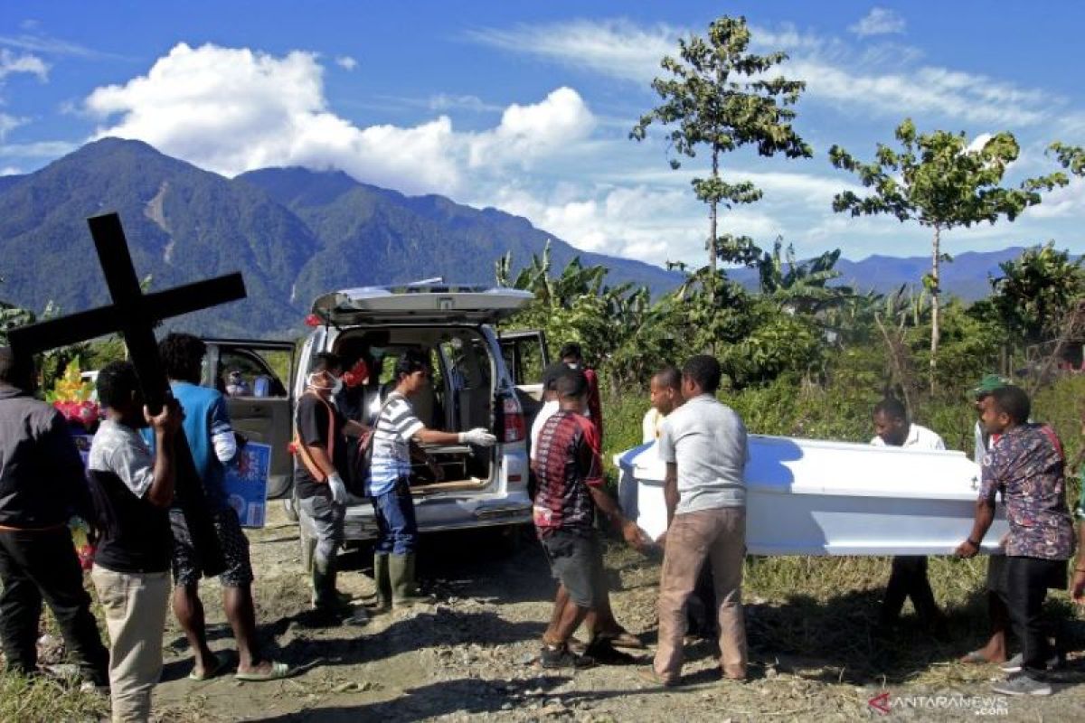 Korban banjir bandang Jayapura dimakamkan