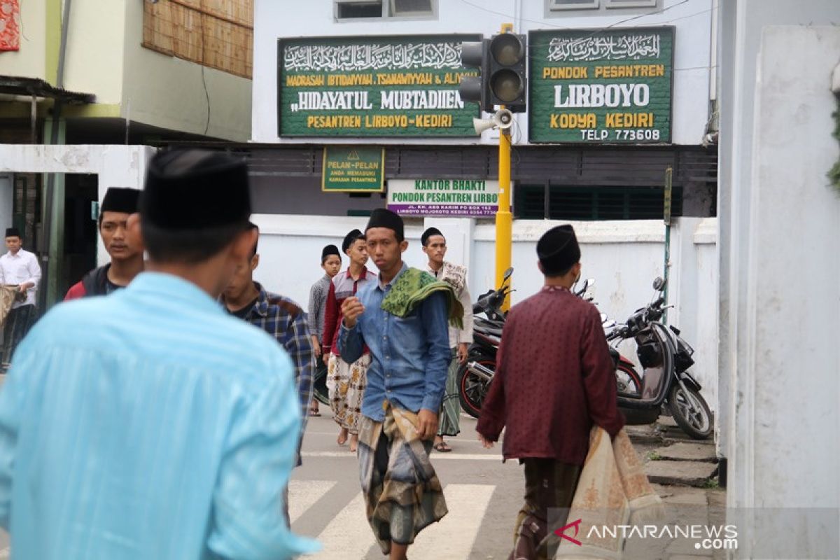 Santri Lirboyo Kediri antusias ikut pemilu