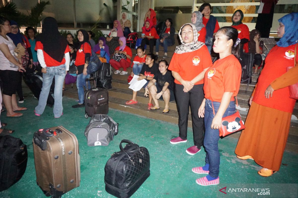 62 TKI dipulangkan ke Indonesia