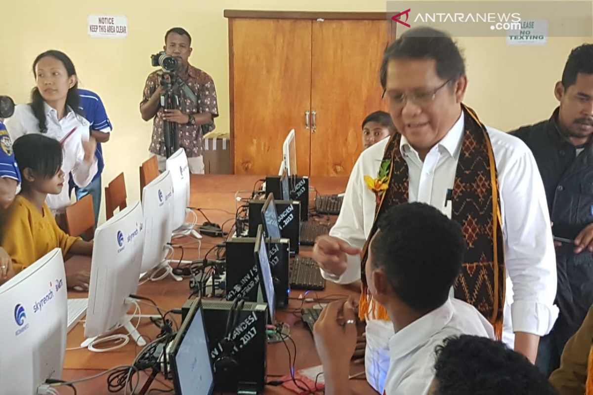 Artikel - Menyediakan sinyal internet untuk seluruh negeri