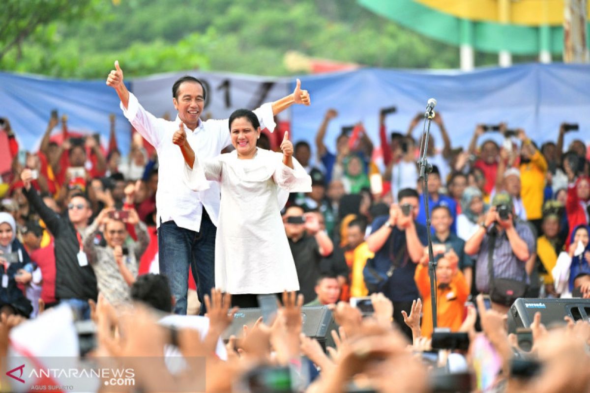 Jokowi ajak pemilih Coblos Capres Baju Putih bukan yang berjas