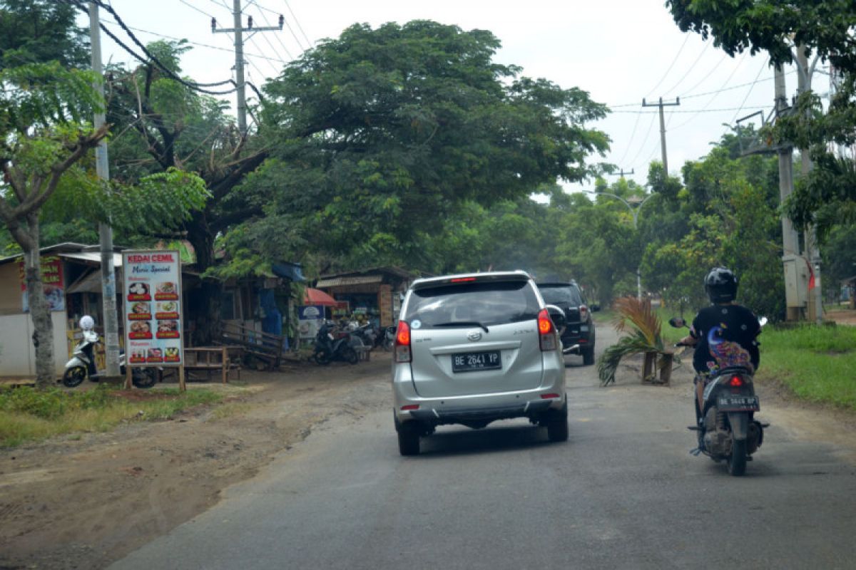 Akses Jalan Menuju Pintu Tol Rusak