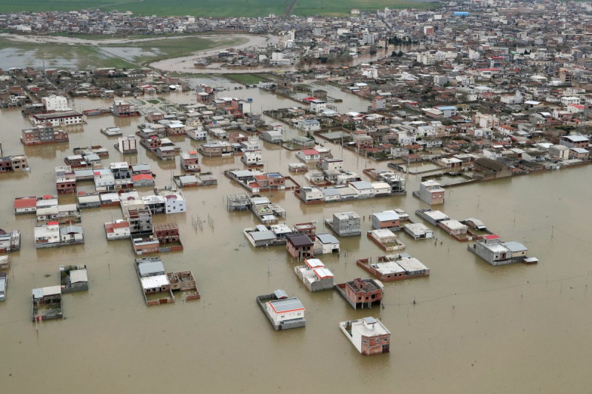 Iran ungsikan warga yang terancam banjir