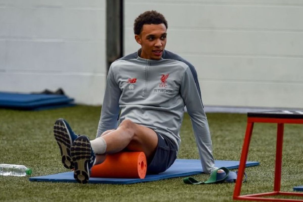 Joe Gomez latihan lagi tapi kebugaran Alexander-Arnold diragukan