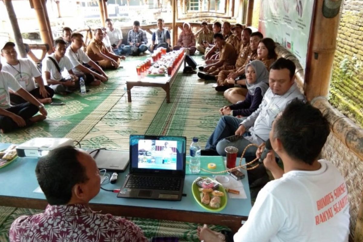 Kepala Desa percontohan Banggai studi banding pengelolaan Bumdes di Jawa