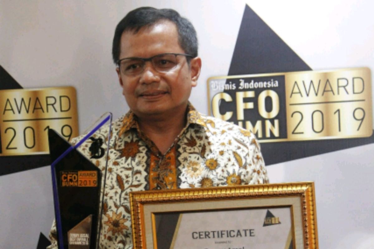 Direktur Keuangan Jasa Marga raih penghargaan "The Best Overall CFO"
