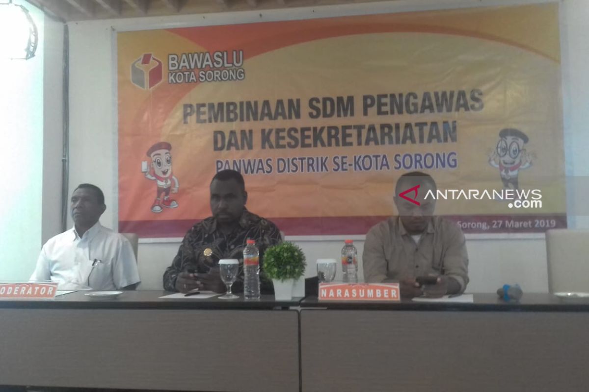 Bawaslu Kota Sorong Tingkatkan SDM Panwas Distrik