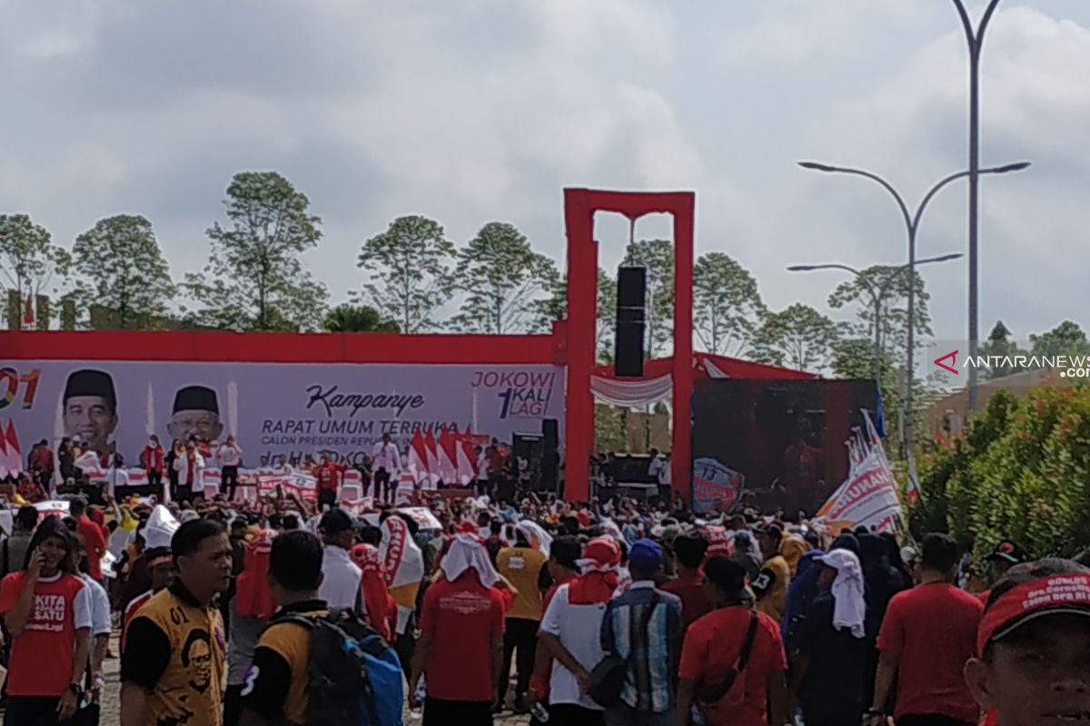 Capres 01 Jokowi ajak masyarakat bandingkan pembangunan kawasan perbatasan