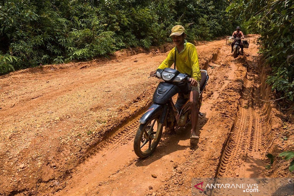 Jelang Ramadan, DPRD Riau minta Dinas PUPR segera perbaiki jalan rusak