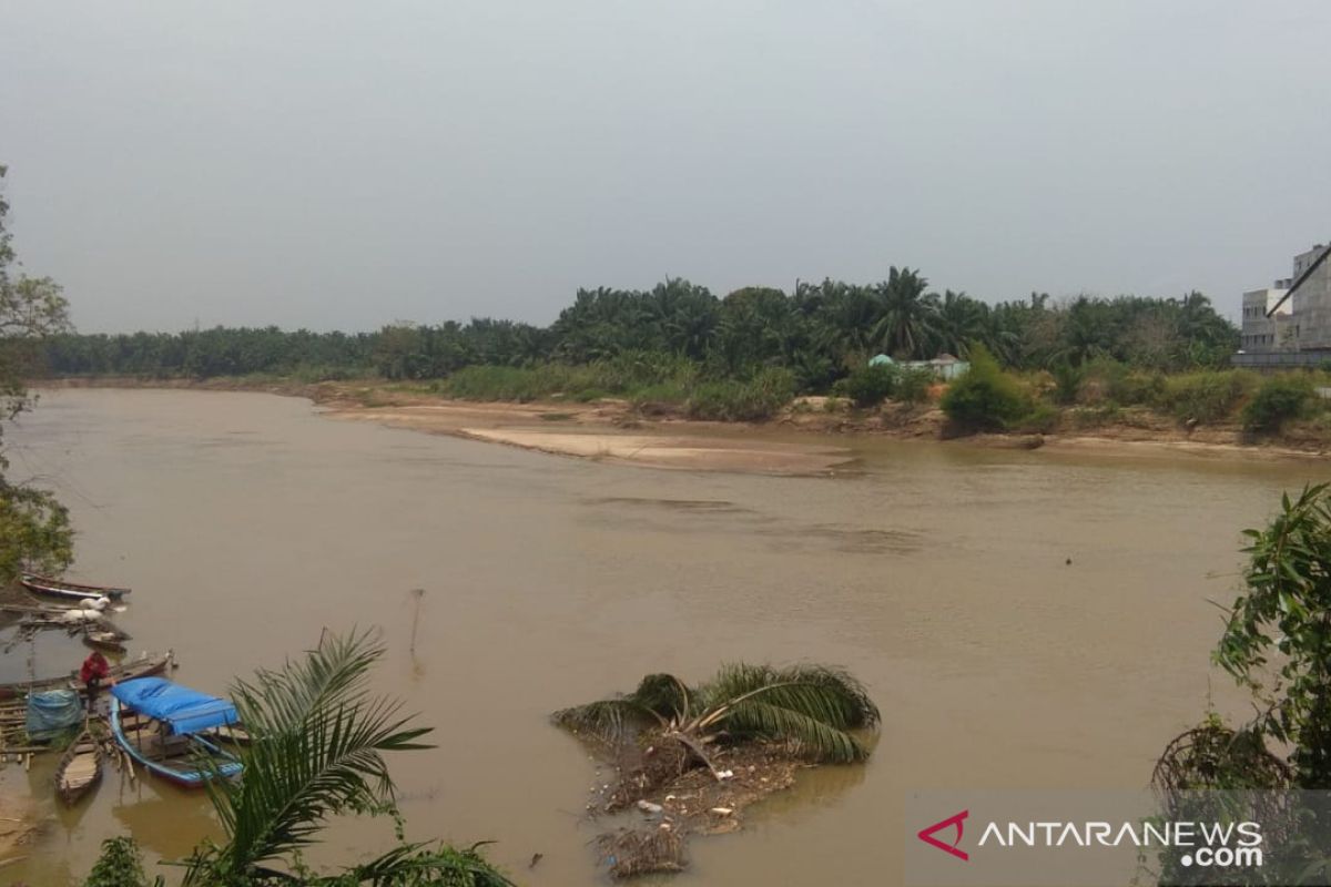 Curah hujan tinggi warga tepi sungai agar berhati-Hati