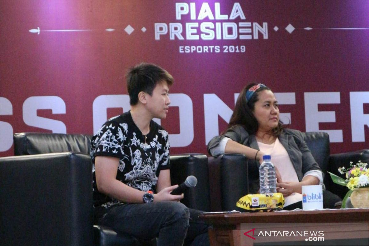 Ini kata legenda bulutangkis Indonesia Liliyana Natsir kepada atlet esport