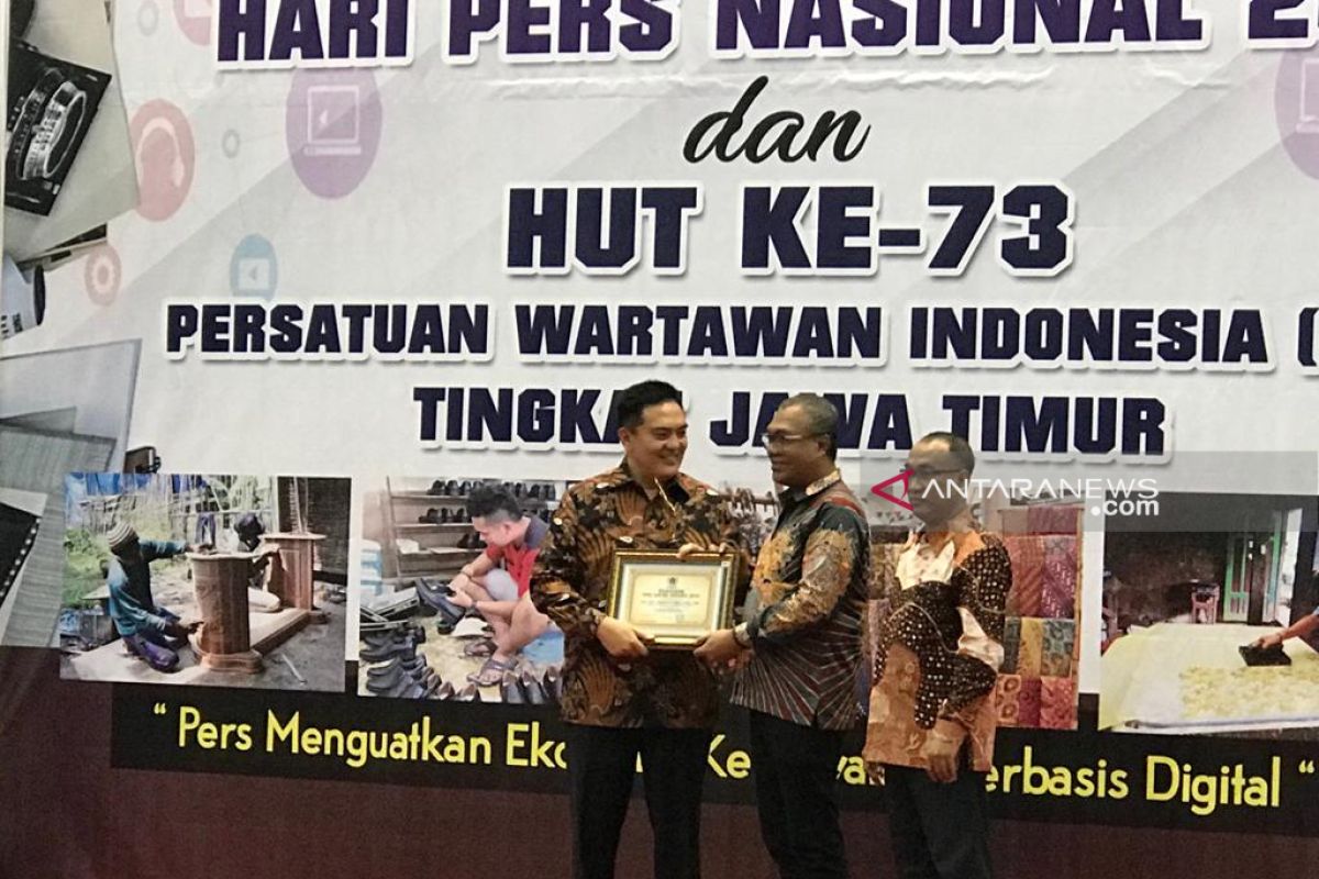 Motor keterbukaan informasi publik, M Iqbal terima PWI Jatim Award 2019 (Video)