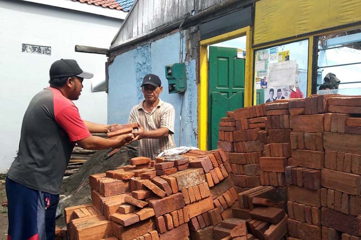 Solusi Bangun Indonesia rehab puluhan rumah warga Cilacap