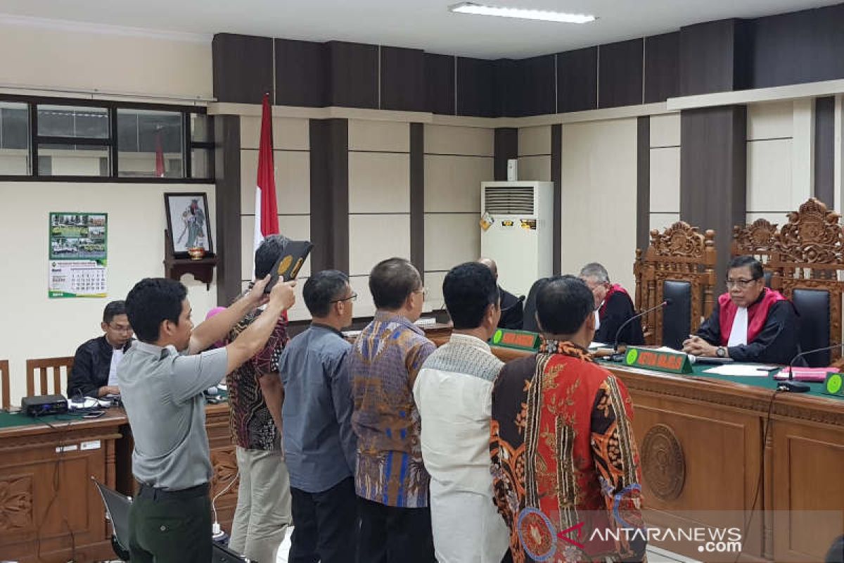 Pengadilan Tipikor periksa dua bupati penyuap Wakil Ketua DPR