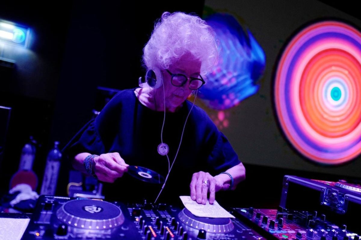 Berpesta musik bersama DJ berumur 80 tahun di Polandia