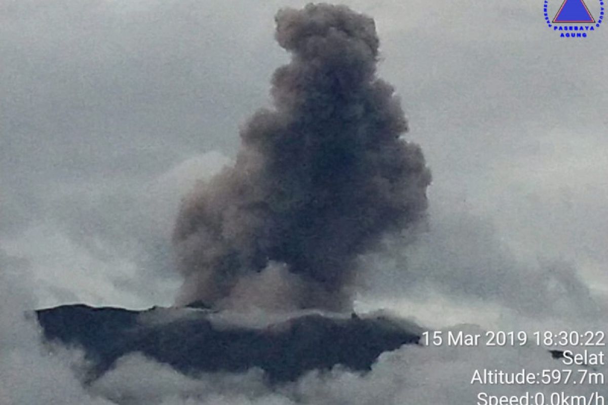 Gunung Agung Bali kembali erupsi