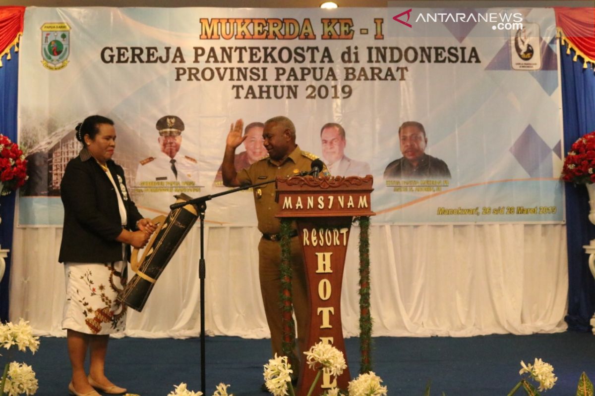 Gubernur Dominggus imbau kabupaten berdayakan pengusaha Papua