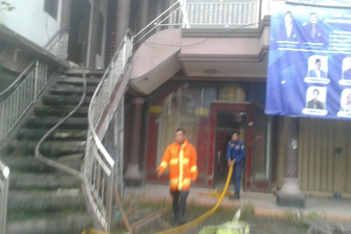 Ruko dua lantai milik Wabup Seruyan terbakar